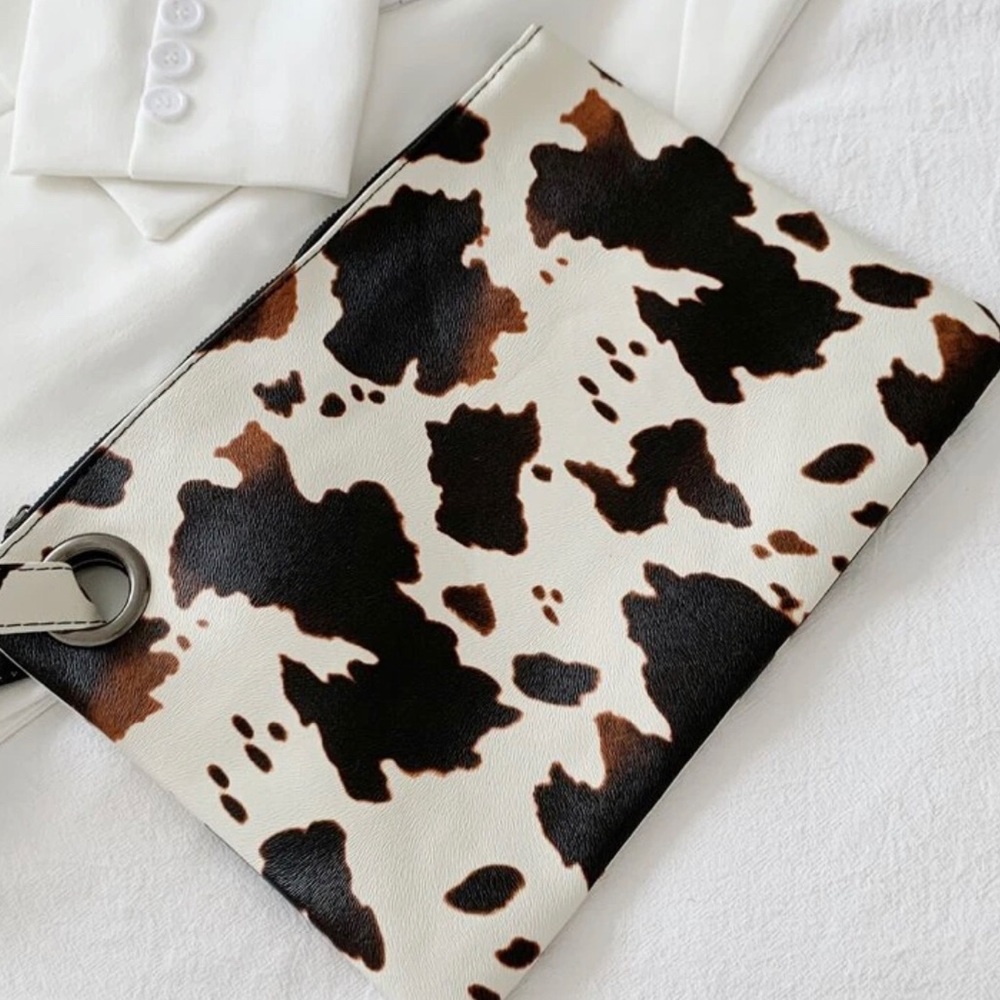 Cow 🐄 Print Oversized Clutch - Picture 4 of 4